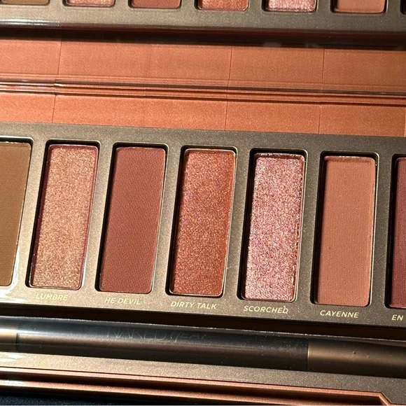 URBAN DECAY COSMETICS NAKED HEAT Pigmented Color Eyeshadow Palette - Picture 8 of 12